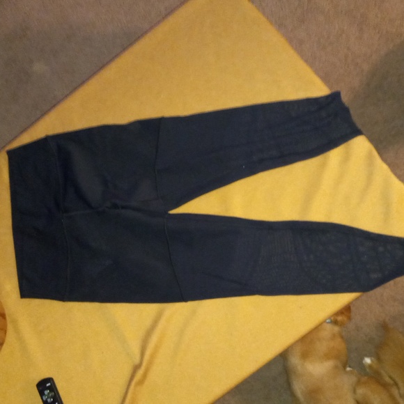 Lululemon black leggings sheer material from mid thigh down size 12 - Picture 1 of 6